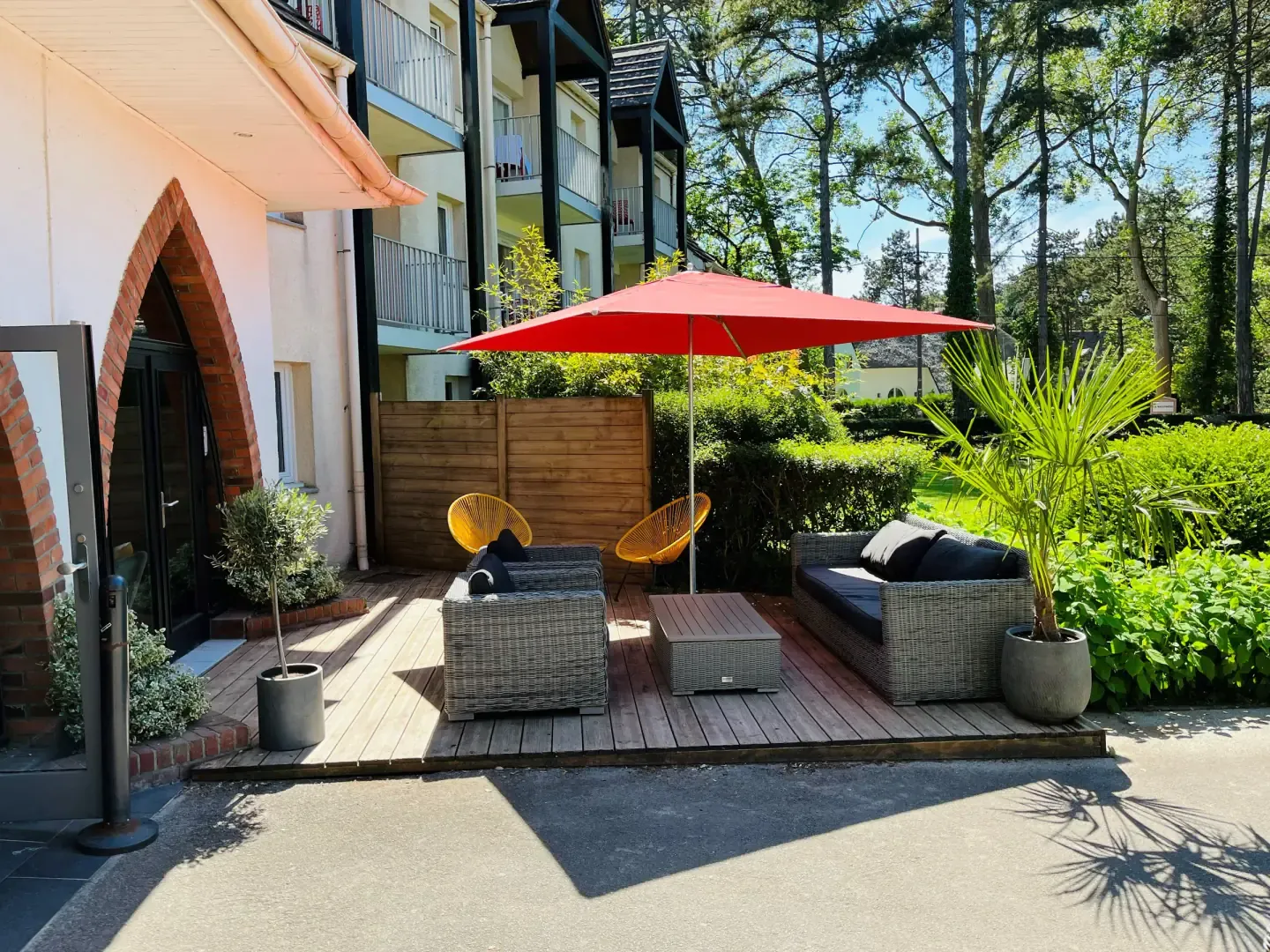 Terrasse — forêt en fond